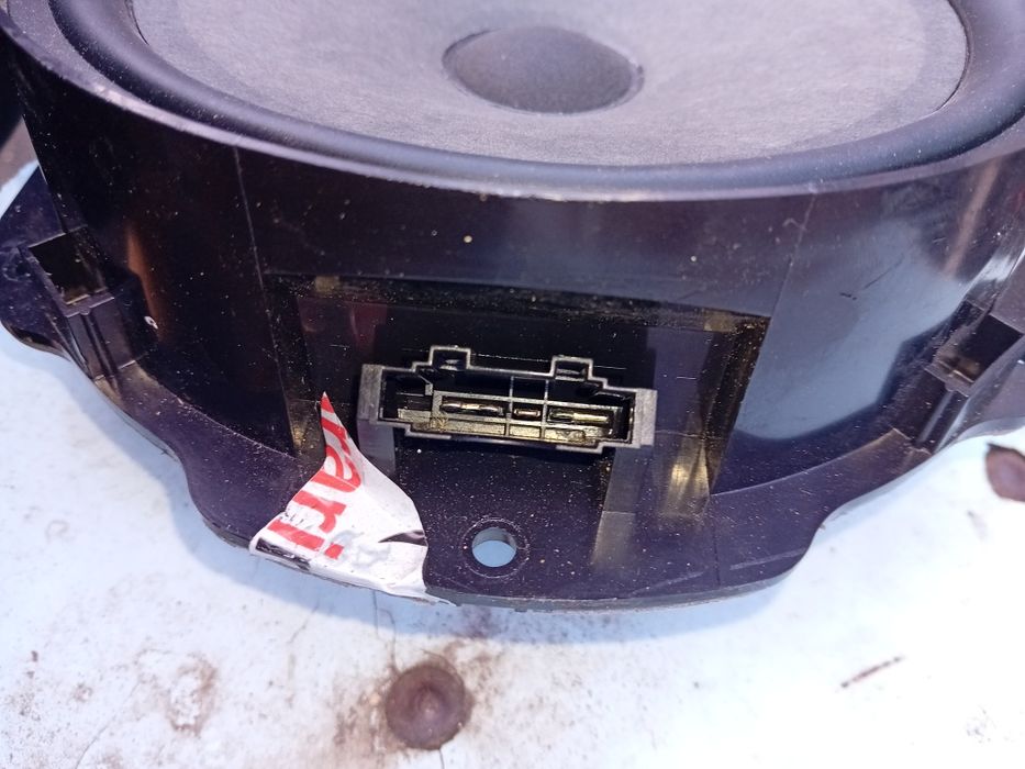 Boxă passat b6 200 lei