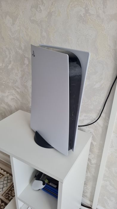 Продам Sony Playstation5 б/у