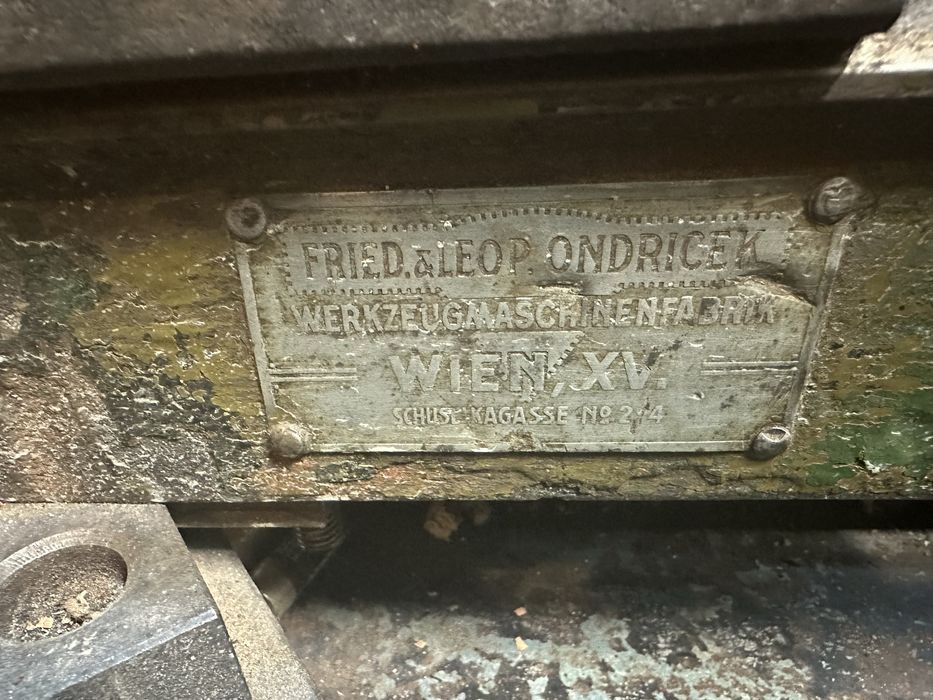 Продавам малък струг 80см