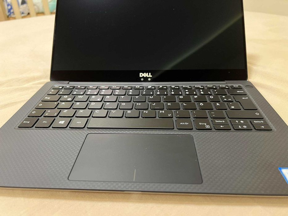 DELL XPS 13 9370 Лаптоп