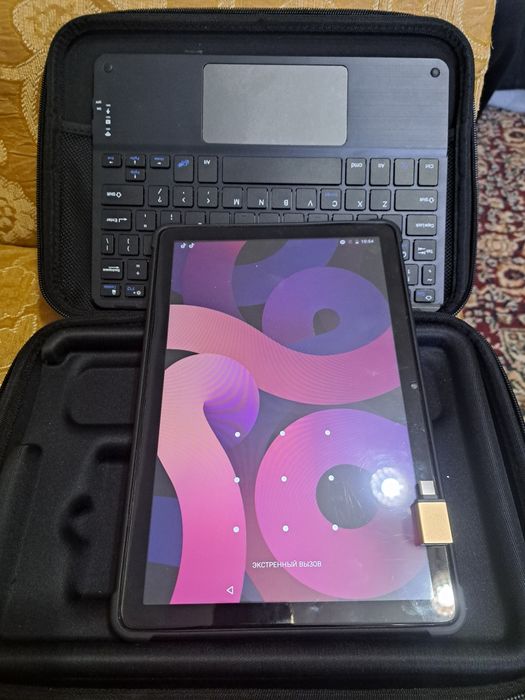 Продам планшет с клавиатурой