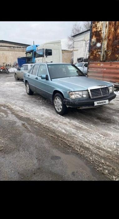 Mercedes.        190.