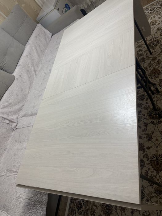 Продаю гостиный стол