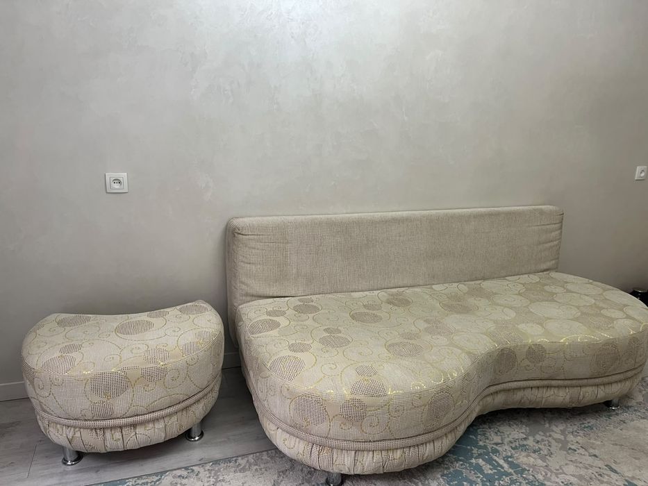 Продам диван для гостинной