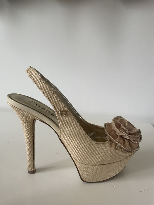 Pantofi tocuri Guess