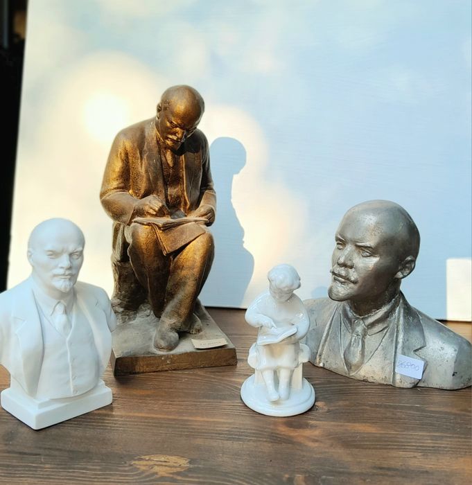 Статуэтки Ленина