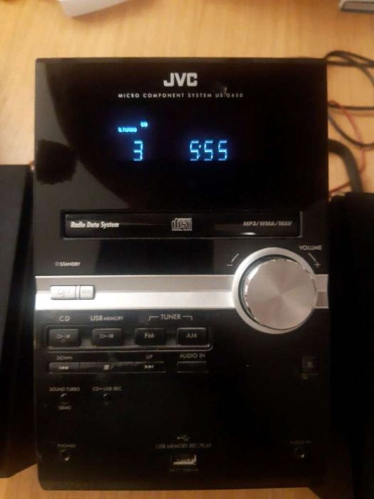 Vînd mini combina JVC