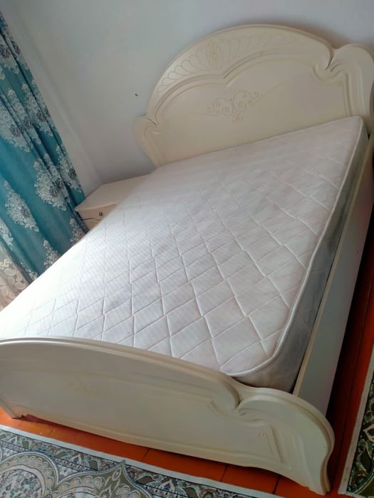 Продается спальный гарнитур