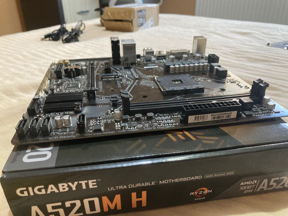 Vând placă de bază A520M H