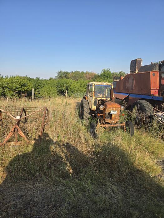 Продавам земеделска техника и инвентар