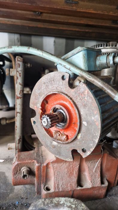 Двигатель на Тельфер.