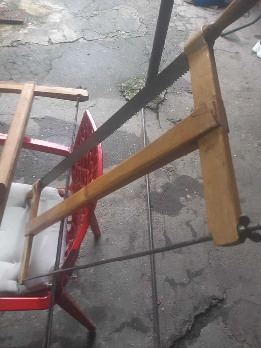 Ferastrau cu cadru de lemn