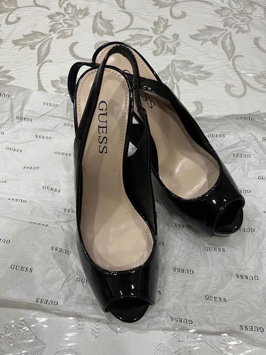 Guess босоножки , черные на в.к
