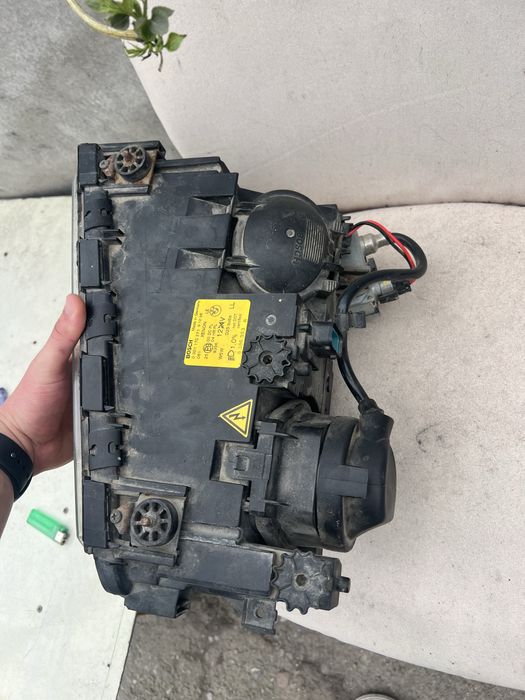 продается фара от е38