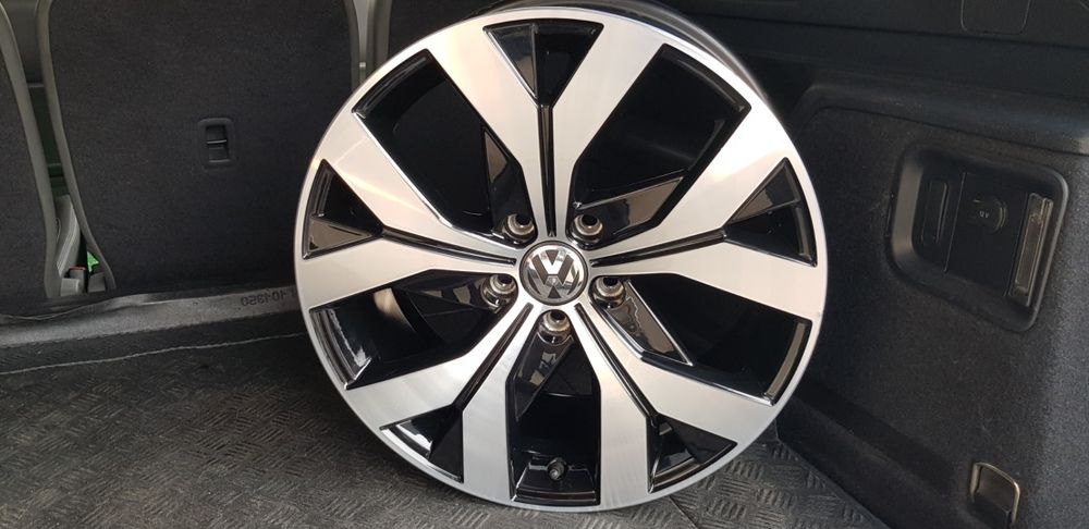 Jante VW 18 Passat 3G B8 model bi color 1 buc nouă rezervă 8 J X 1 8