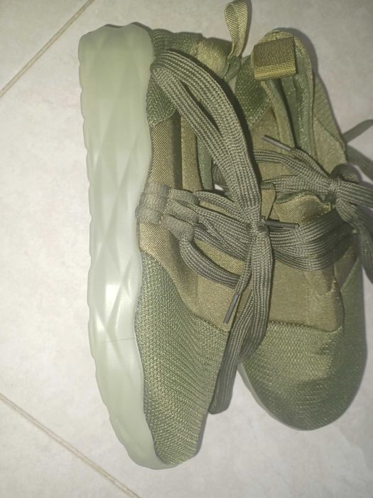 Продавам нови маратонки