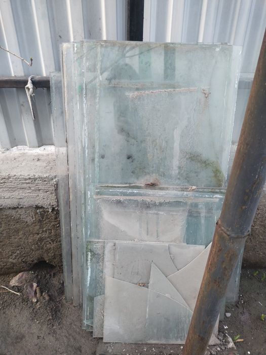 Отдам бесплатно стёкла