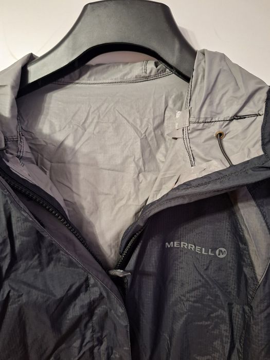 Vând geaca Merrell antivant pt alergari/ drumetii
