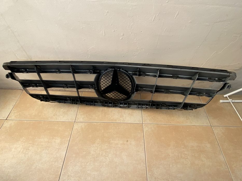 Решетка за Мерцедес w204