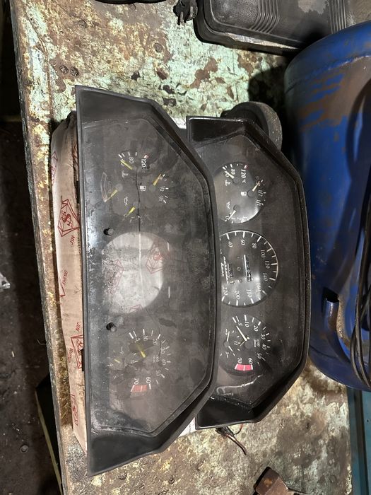 Продам запчасти на 124 мерседес.