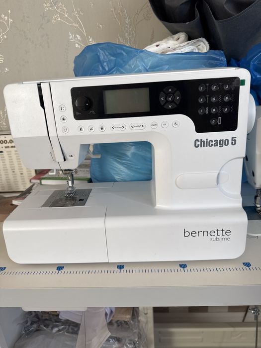 Продам швейнаю машинку