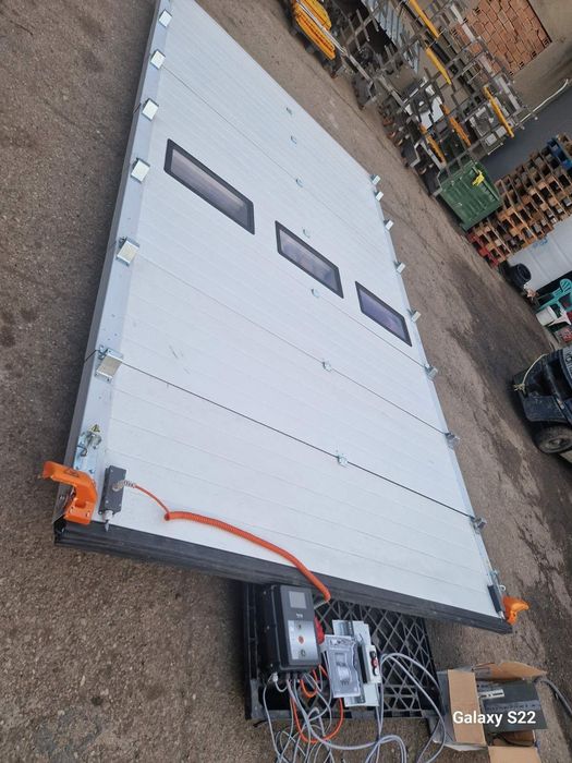 Секционни врати, врати за халета, гаражи и др.