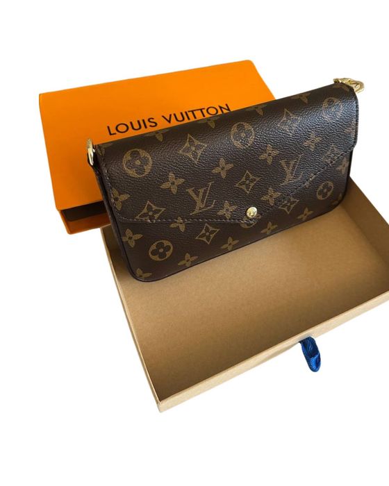 Продам маленькую сумочку LV