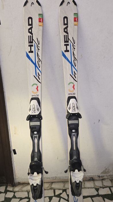 Sckiuri, clapari,ochelari de ski, jacheta si pantaloni tehnici