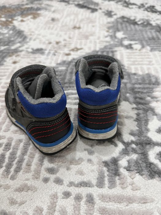 Продам ботинки на мальчика