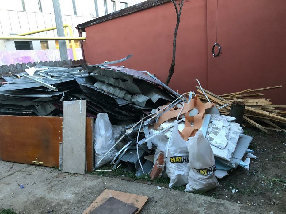 Transport moloz si asiguram incarcatul la masina