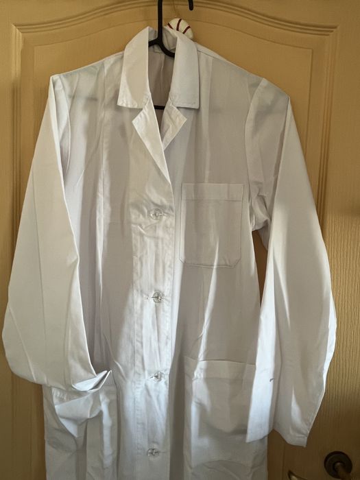 Медицинска бяла манта