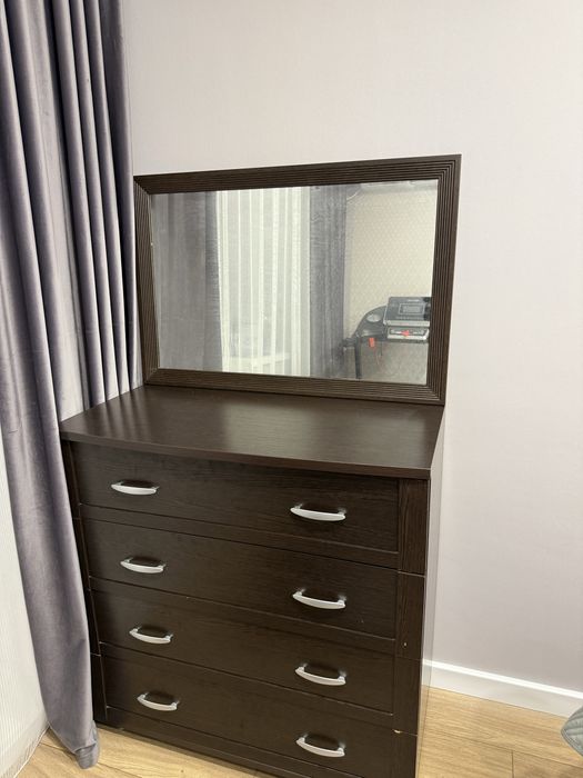 Продам комод с зеркалом