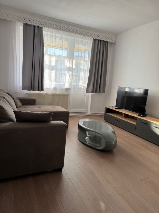 Inchiriez apartament 2 camere, etaj 4, str. Dimitrie Cantemir!