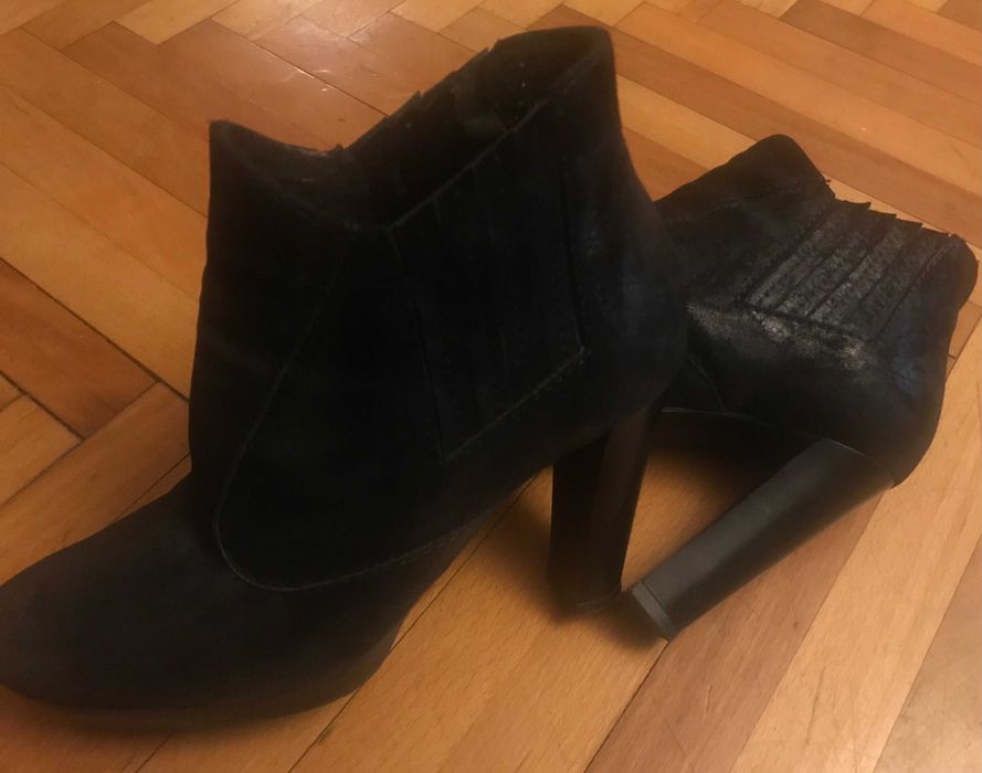 Vând botine din piele întoarsă cerată
