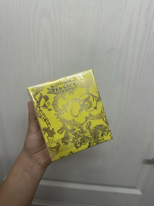 Versace yellow diamond