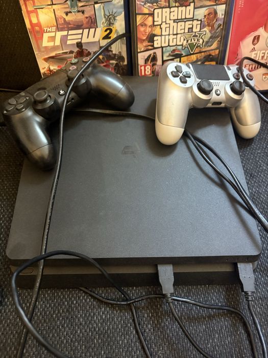 Play station 4 + 3 jocuri