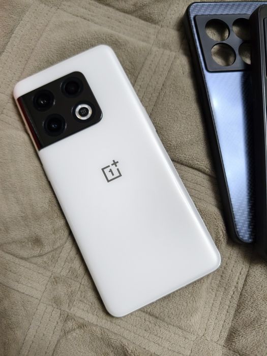 Продам б/у OnePlus 10 Pro 5G