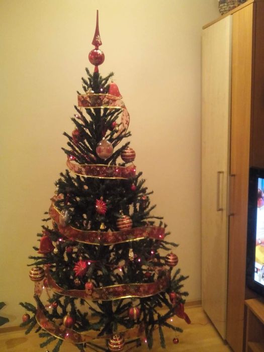 Brad artificial 180 cm cu suport (fara ornamente)