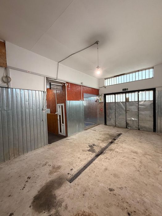 Inchiriez Hala Metalica