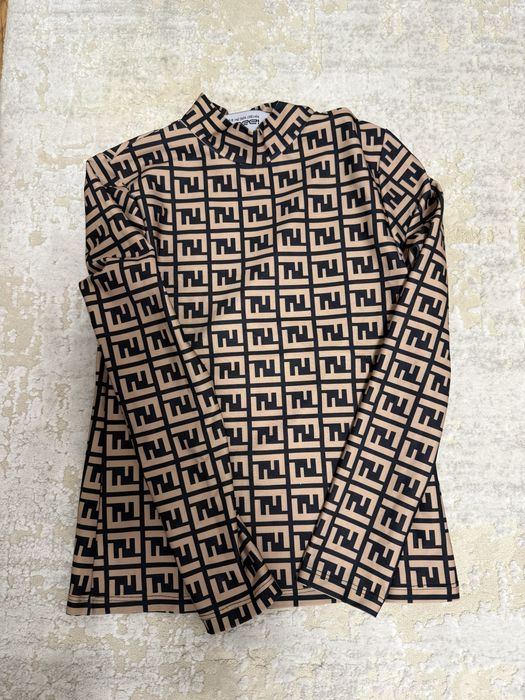 Bluza crem noua.  .