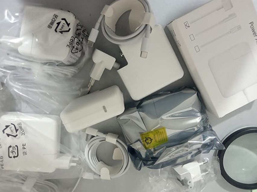 на MacBook 85W (ватт) - зарядка, блок питания