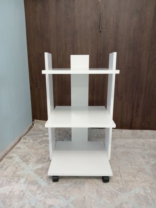 Стол-помощник для косметолога и парикмахера