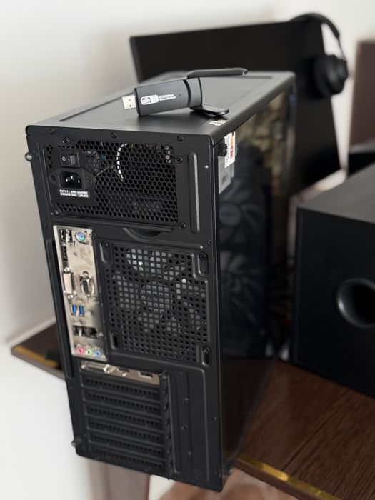 PC OptimX Gaming comple- Monitor + Sistem Audio + Periferice