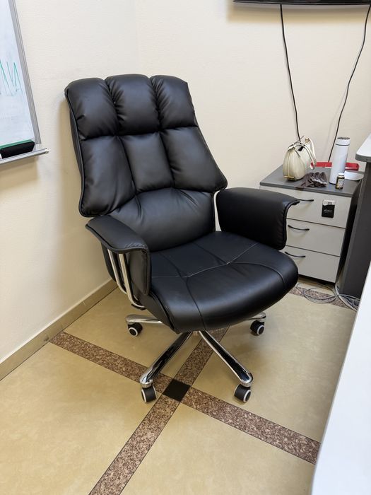 Офисное кресли эко кожа