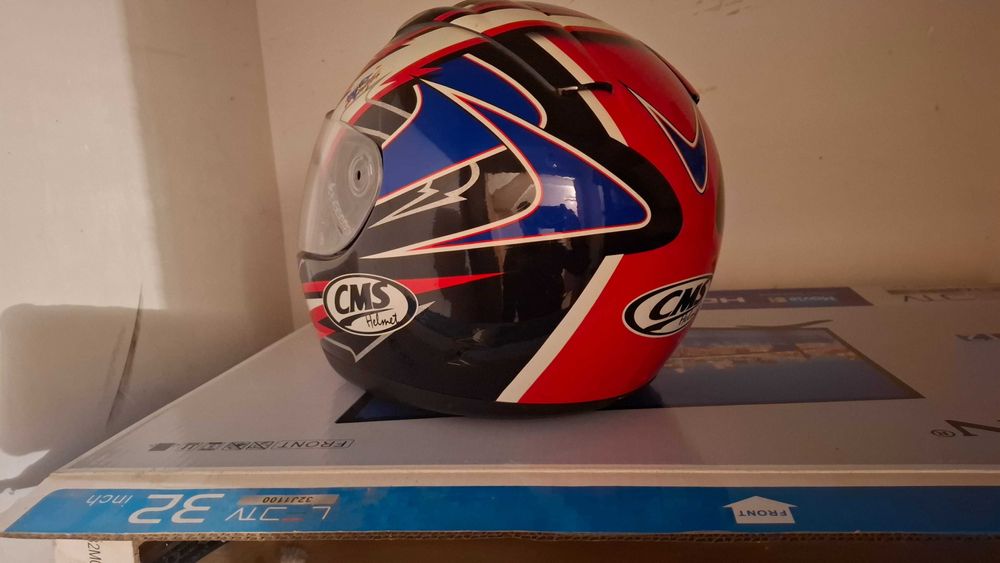 Продавам моторна каска CMS