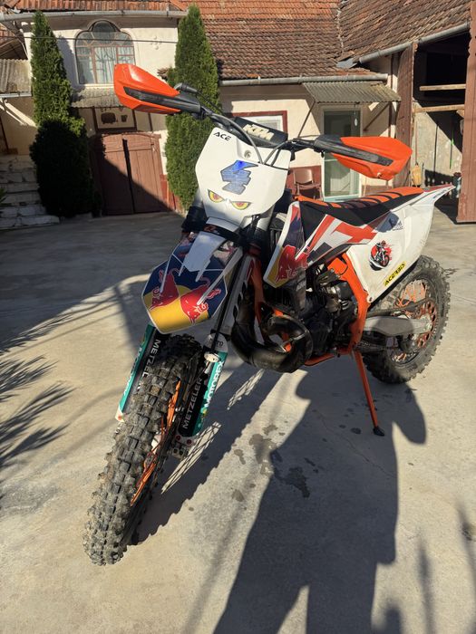 Ktm 250 detali la telefon