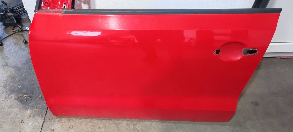 Usa stanga fata volkswagen vw polo 6R 1.2 an 2010 culoare rosu