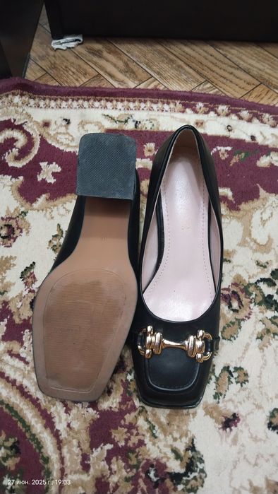 Продам женские  туфли