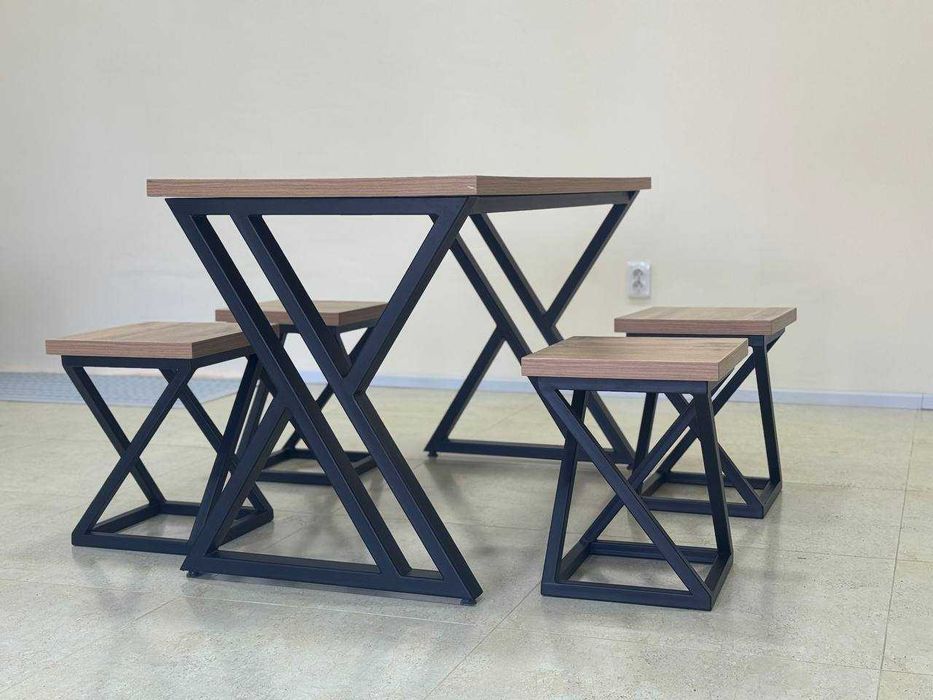 Стол и стулья в стиле Loft