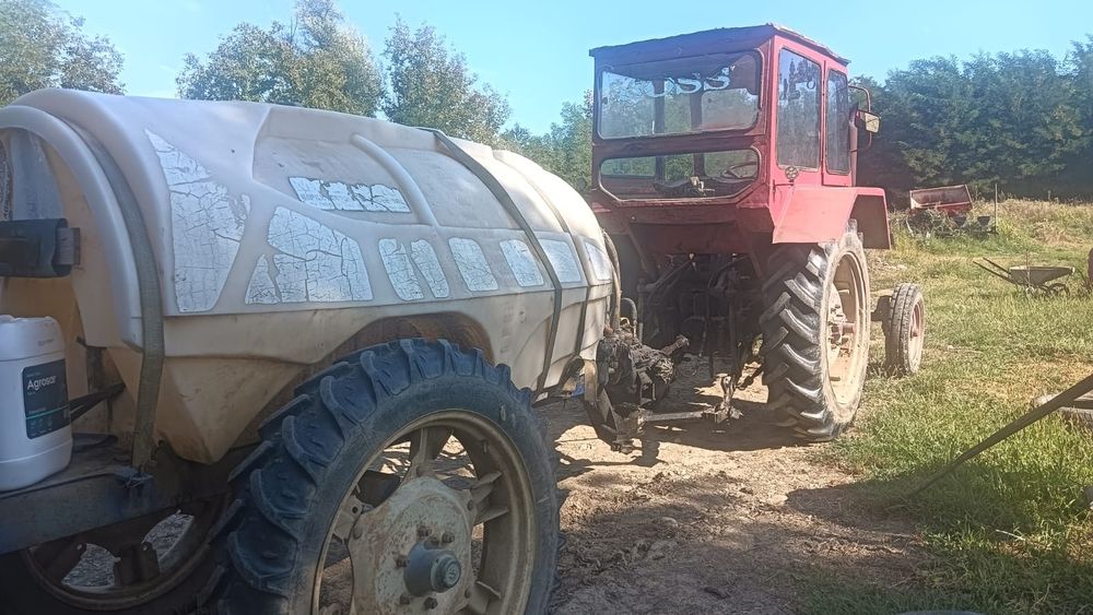 Vand tractor U650 cu pompa de erbicidat